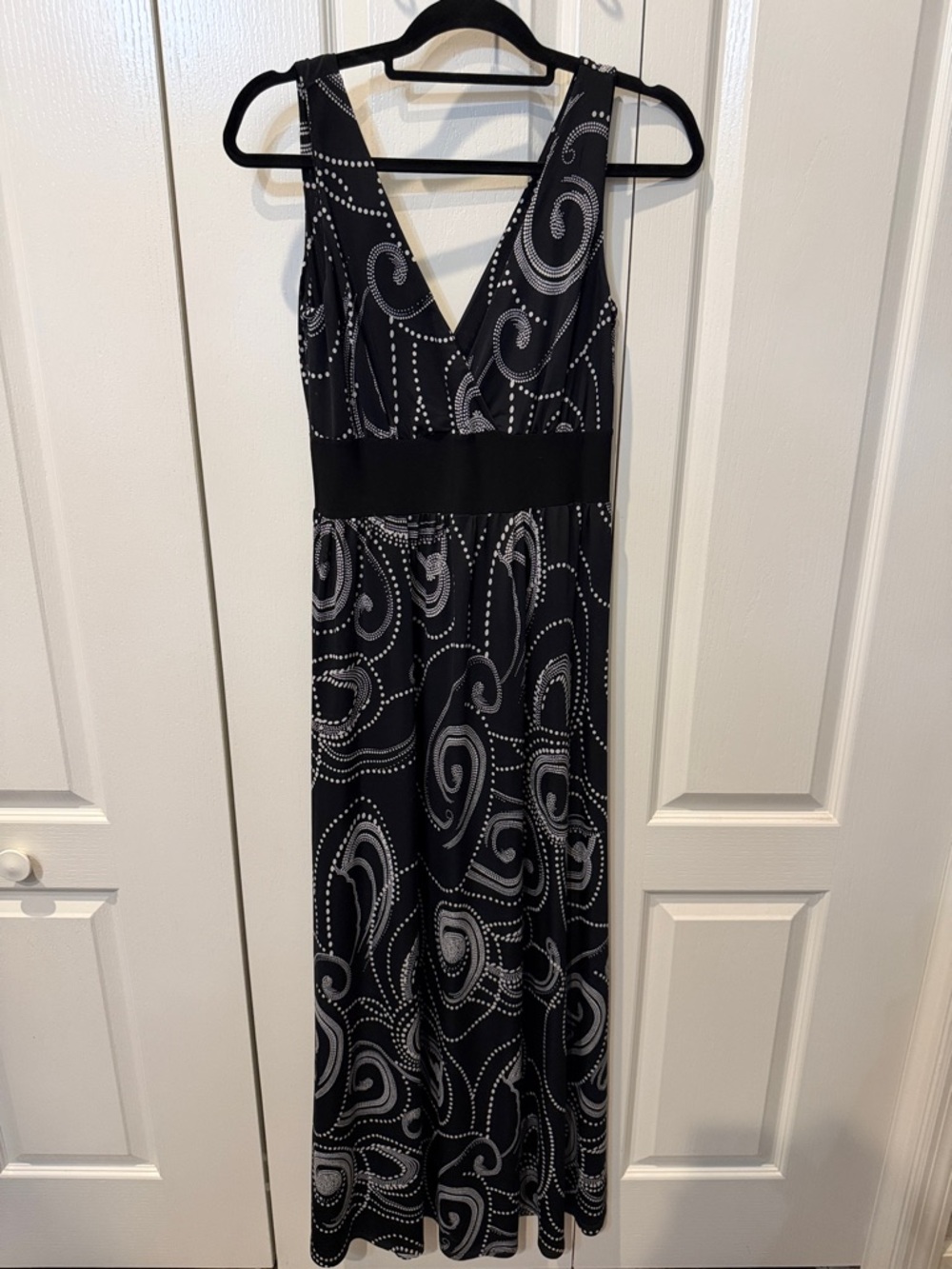 INC Sleeveless Black & White V-Neck Maxi Dress Sz M